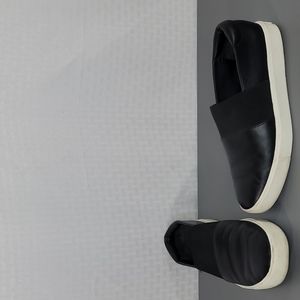 Vince Corbin slip on sneakers sz 7 exc cond